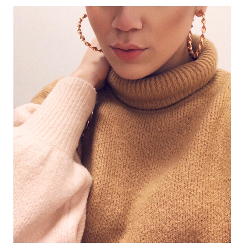 Turtle neck sweater 🔴 SOLD 🔴